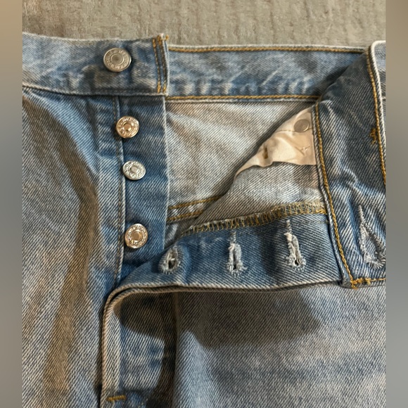 NWT LEVI’S 501 ORIGINAL SHORT HIGH RISE WOMENS - Picture 9 of 12